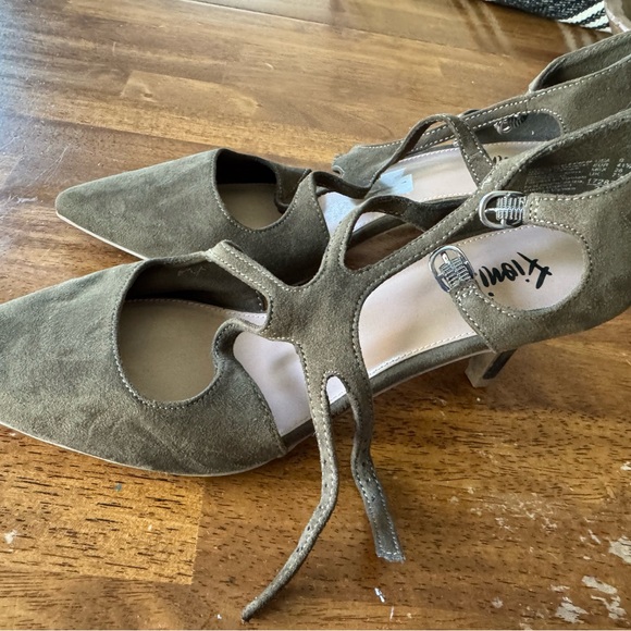 Fioni Olive Green Women's Heels - Picture 2 of 4